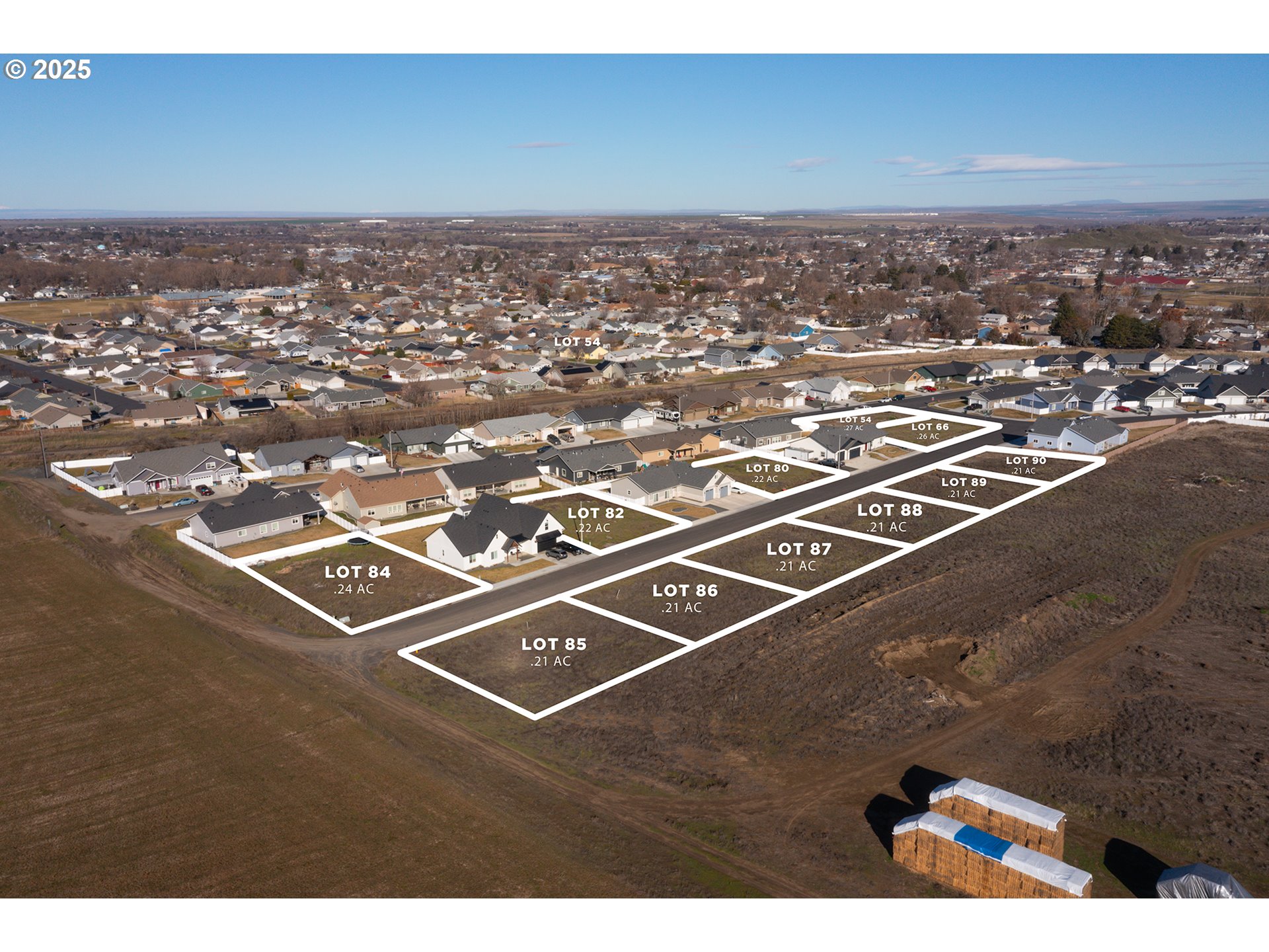 567 Southwest Desert Sky Drive, Unit 90 Hermiston, OR 97838 - Photo 6 of 8 a view of city