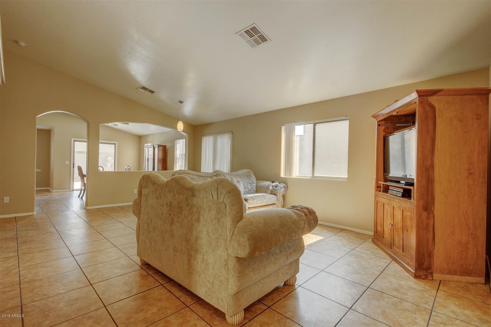 8445 West Riley Road Tolleson, AZ 85353 - Photo 2 of 23 Living Room