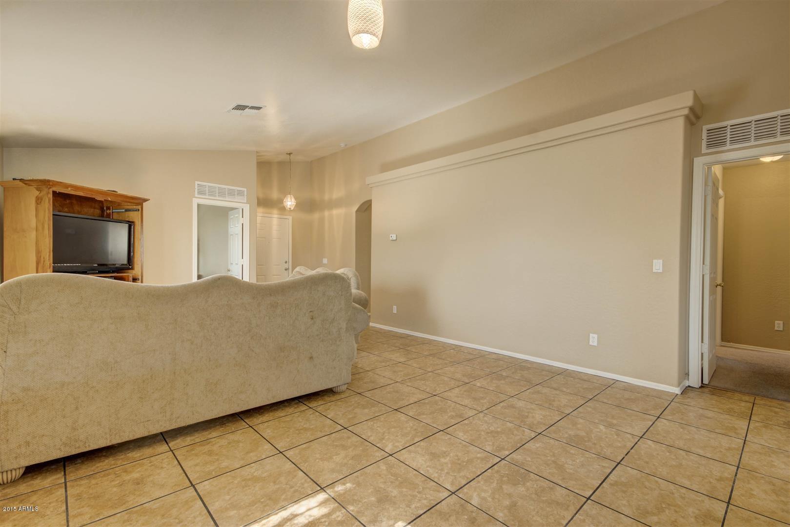 8445 West Riley Road Tolleson, AZ 85353 - Photo 3 of 23 Living room