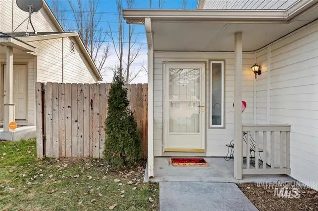 $1,750 | 1121 East Connecticut Avenue, Nampa, ID 83686