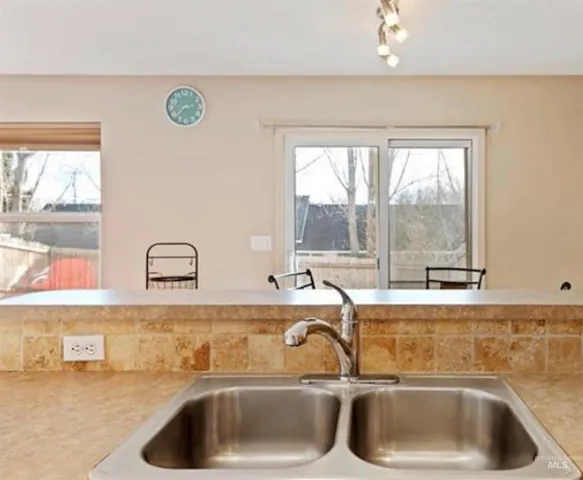 $1,750 | 1121 East Connecticut Avenue, Nampa, ID 83686