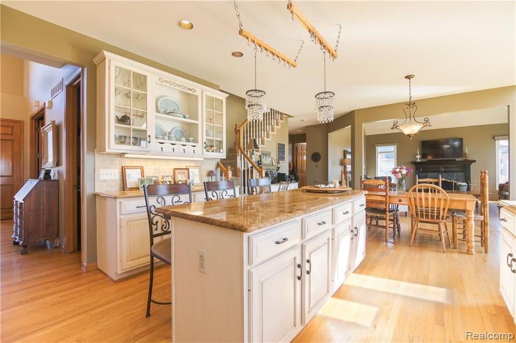 4186 Oak Tree Circle Rochester, MI 48306 - Photo 14 of 54