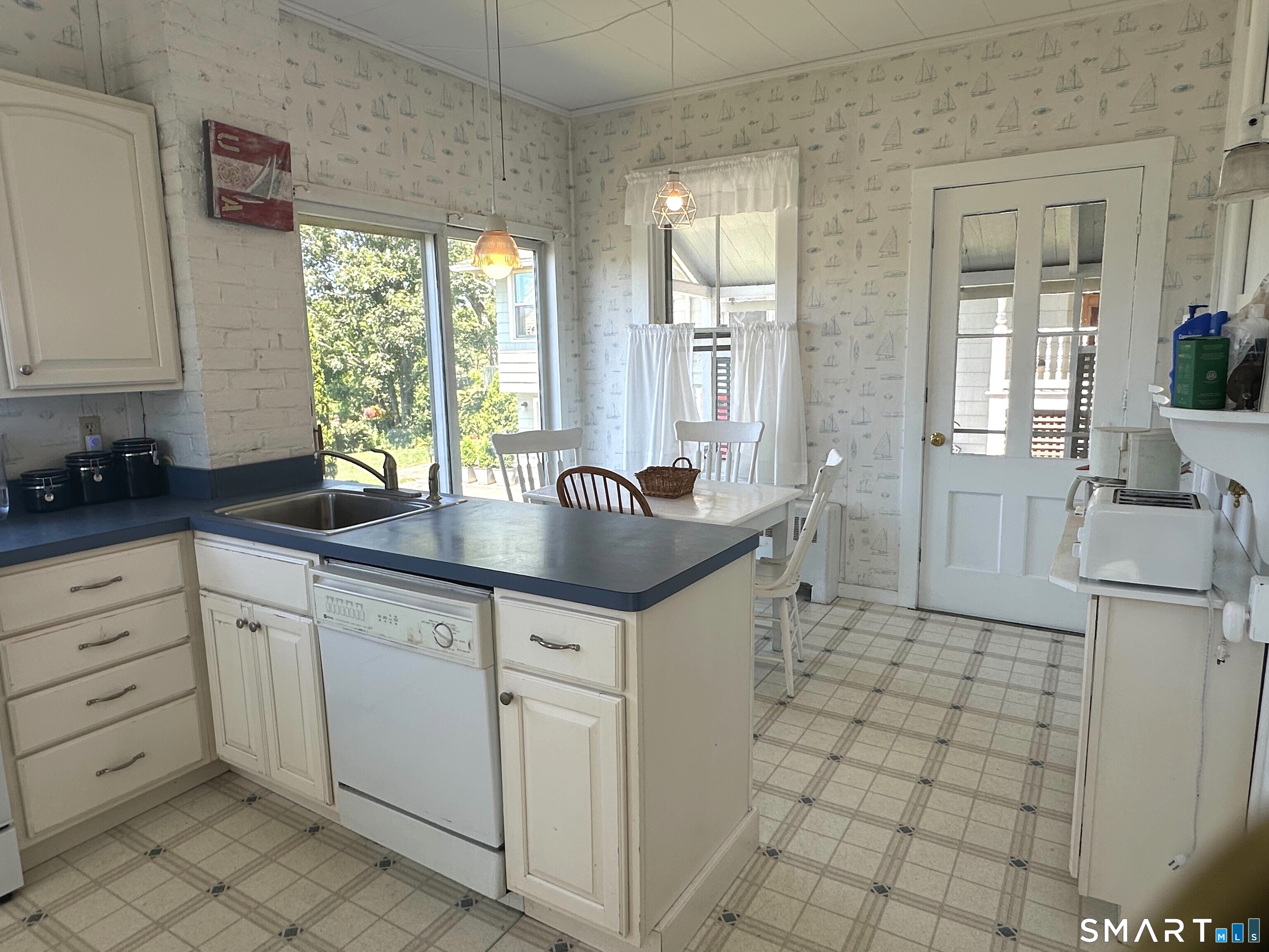 18 Prospect Hill Road Branford, CT 06405 - Photo 11 of 21