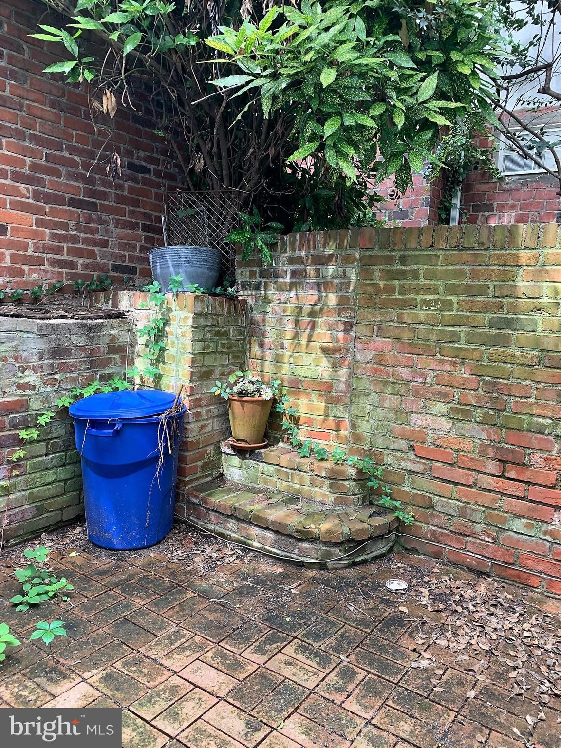 2018 Waverly Street Philadelphia, PA 19146 - Photo 9 of 22 a view of a water fountain