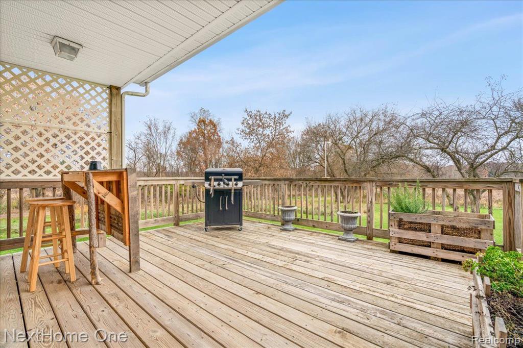 5690 Green Road Fenton, MI 48430 - Photo 17 of 22