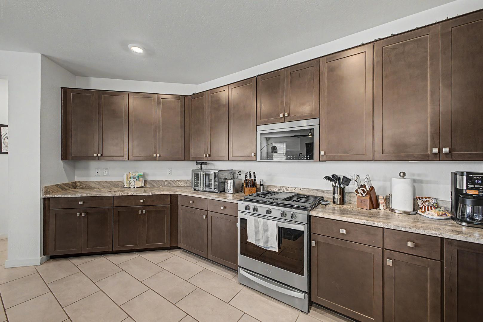 2548 West Grenadine Road Phoenix, AZ 85041 - Photo 14 of 34
