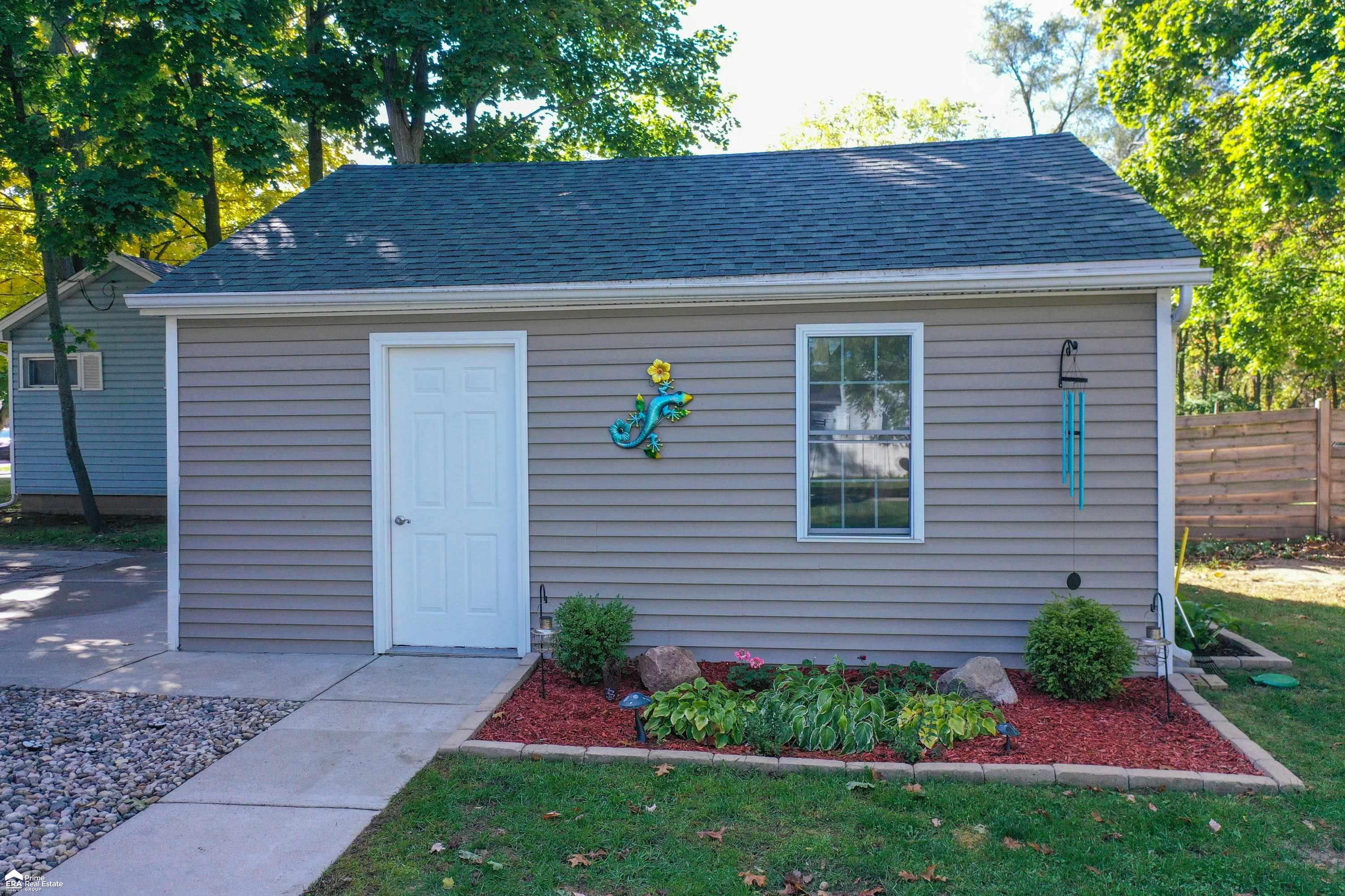 473 Deland Road Flushing, MI 48433 - Photo 18 of 52 50092080-18.JPG