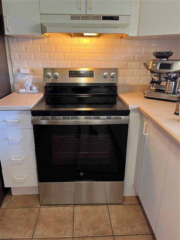 968 Camino Las Picüas, Unit 30 Rio Grande, Río Grande 00745 - Photo 23 of 24 a stove top oven sitting inside of a kitchen