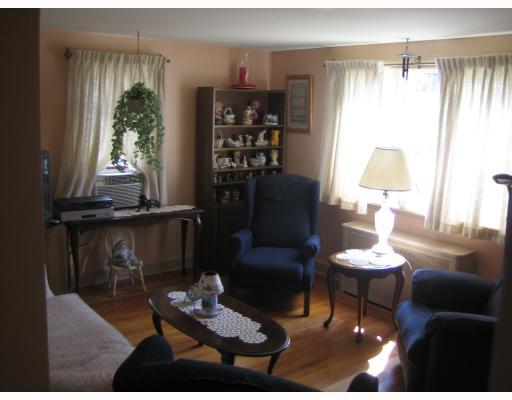 26 Hand Street Pawtucket, RI 02861 - Photo 3 of 10 Living Room.