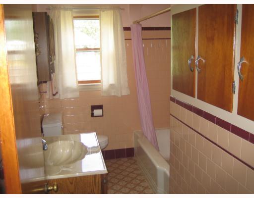 26 Hand Street Pawtucket, RI 02861 - Photo 6 of 10 Bathroom.