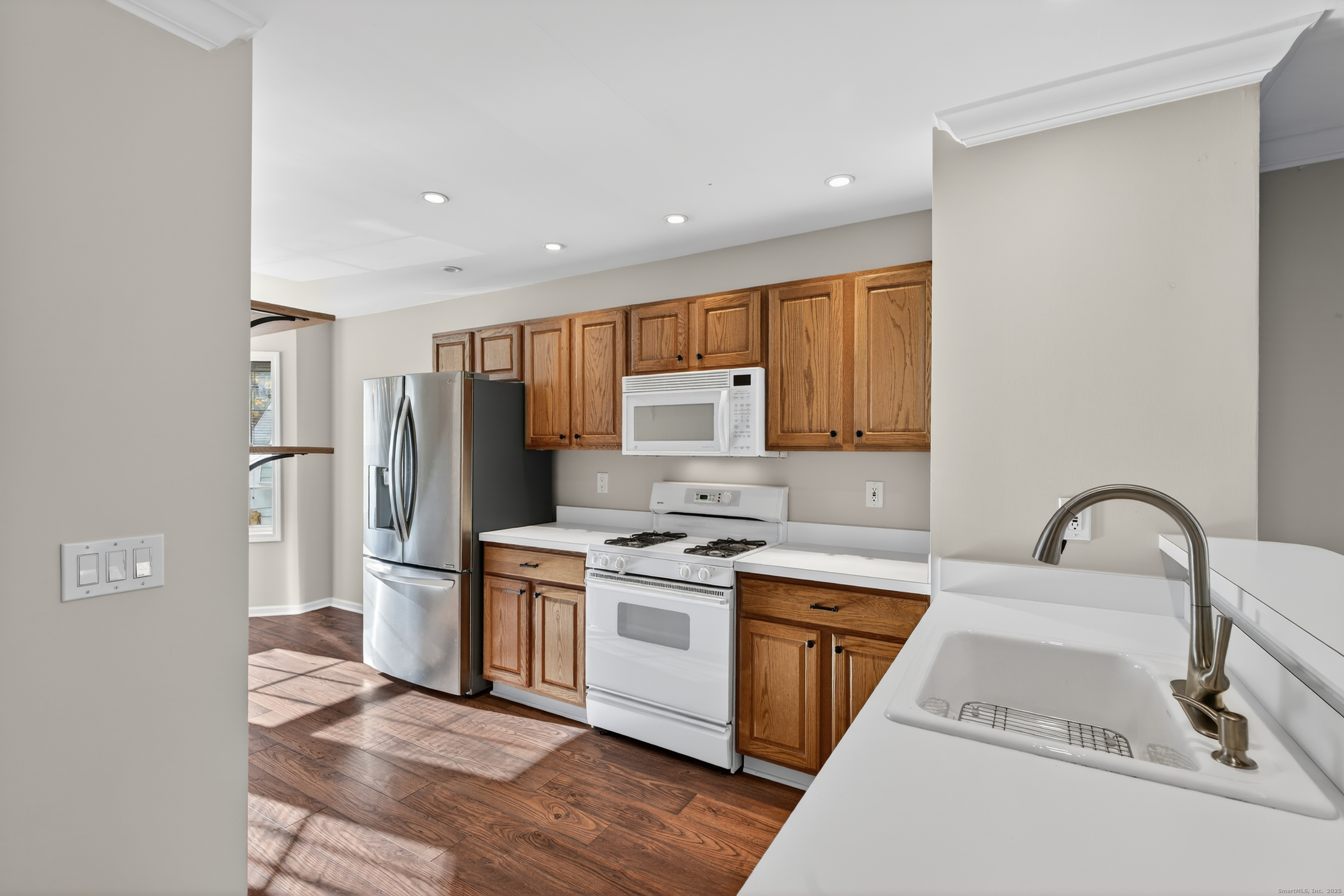 1902 Revere Road, Unit 1902 Danbury, CT 06811 - Photo 6 of 37 a kitchen with a stove a refrigerator and a sink