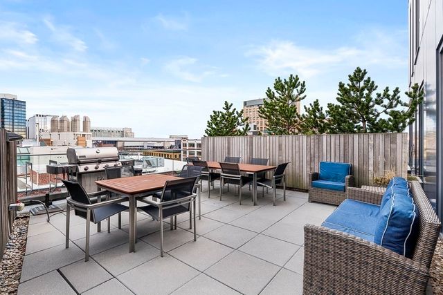 $957,500 | 346 Congress Street, Unit 611, Boston, MA 02210