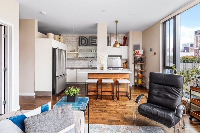 $957,500 | 346 Congress Street, Unit 611, Boston, MA 02210