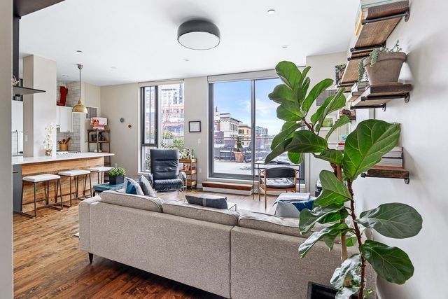 $957,500 | 346 Congress Street, Unit 611, Boston, MA 02210