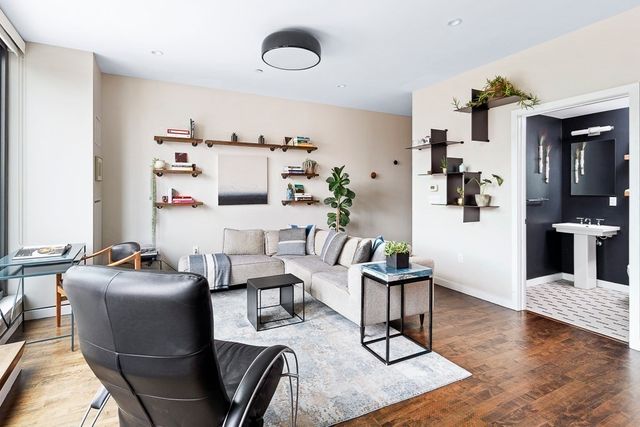 $957,500 | 346 Congress Street, Unit 611, Boston, MA 02210