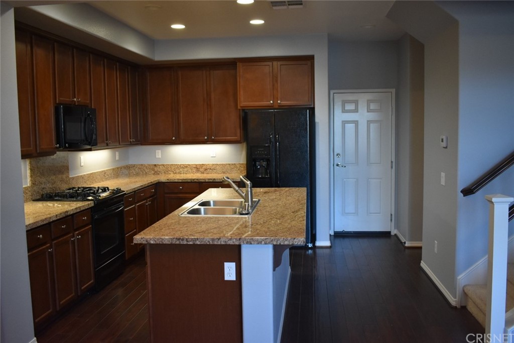 28614 North Pietro Drive Valencia, CA 91354 - Photo 3 of 8