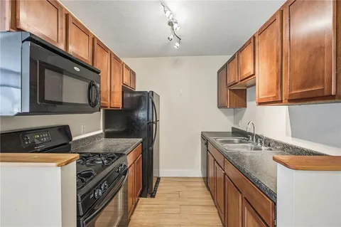 $145,000 | 600 East 8th Street, Unit 2K, Kansas City, MO 64106