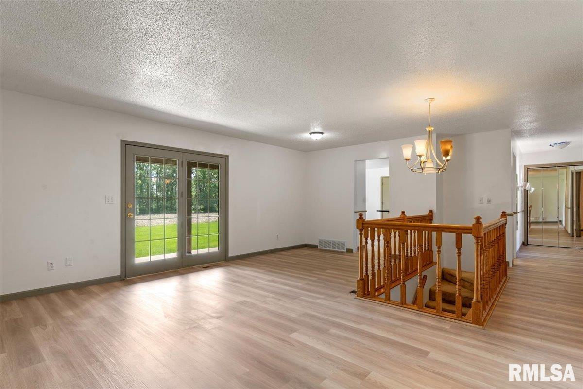 1204 Harmony Court Springfield, IL 62703 - Photo 7 of 35