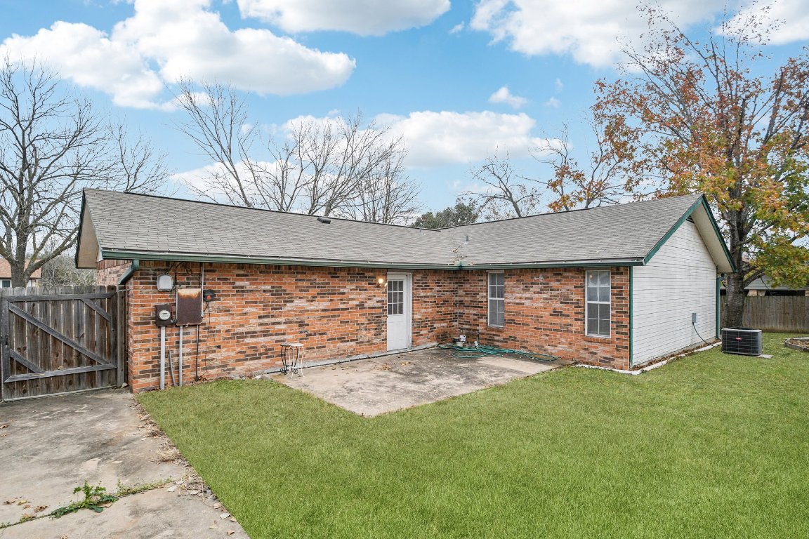 102 Stubblefield Drive Elgin, TX 78621 - Photo 35 of 39 a view of a backyard with a large tree