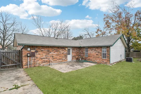 $235,000 | 102 Stubblefield Drive, Elgin, TX 78621