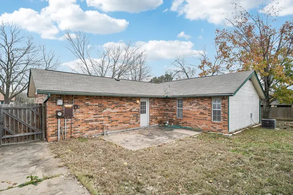 $235,000 | 102 Stubblefield Drive, Elgin, TX 78621