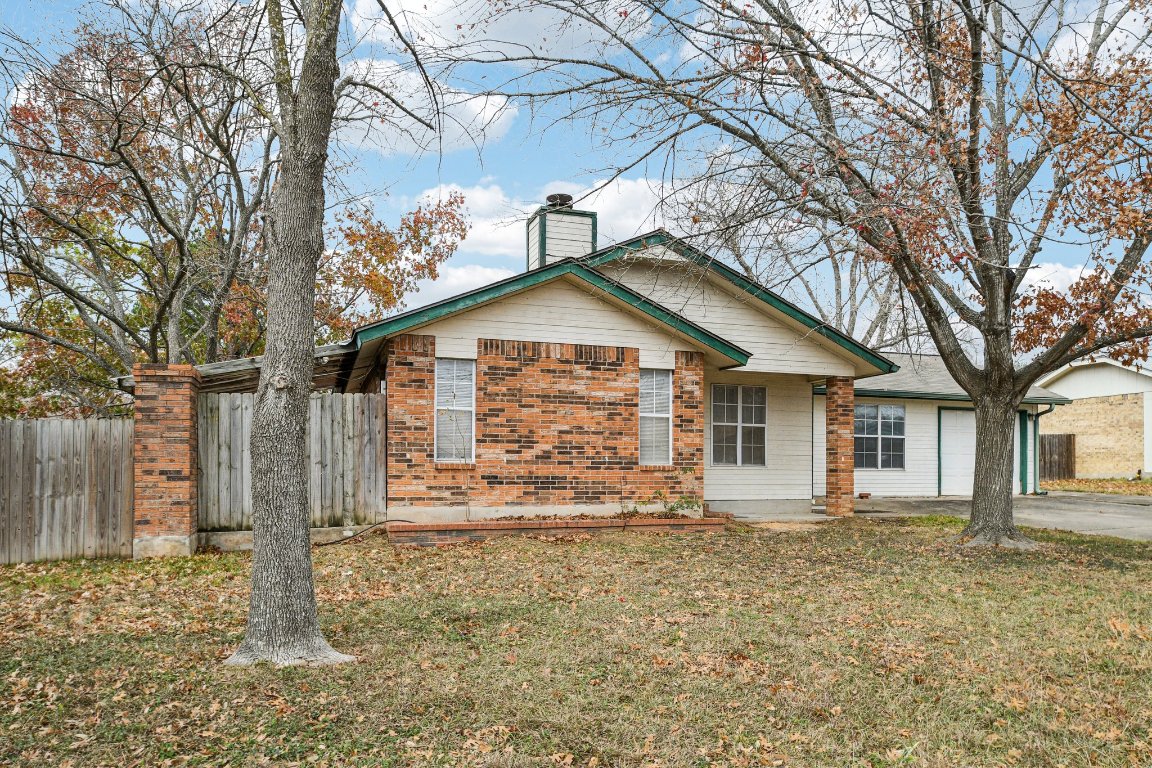 102 Stubblefield Drive Elgin, TX 78621 - Photo 5 of 39 a front view of a house with garden