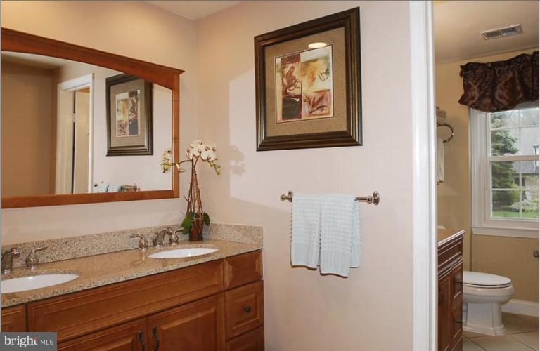 12405 Over Ridge Road Potomac, MD 20854 - Photo 24 of 30 Huge Second Bath