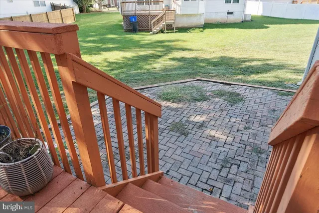 a view of a fountain in front of a house
