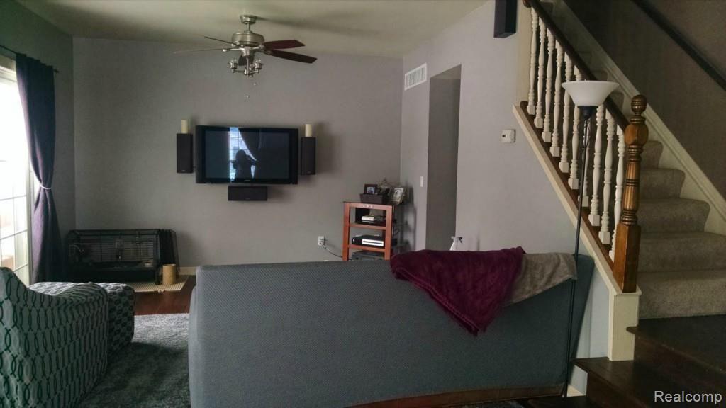 1213 Candlestick Lane, Unit 118 Rochester, MI 48306 - Photo 8 of 16 living room 1.jpg