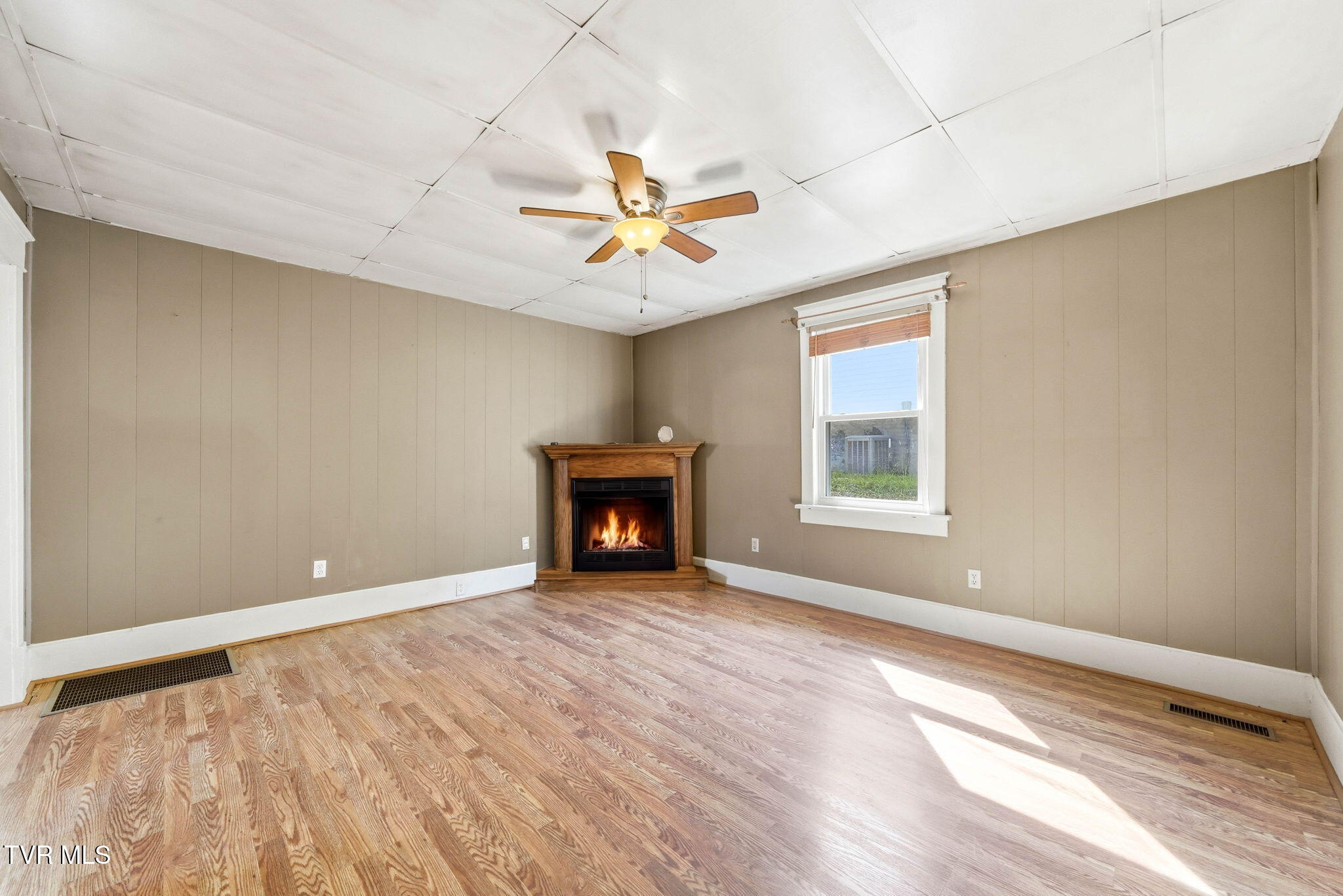 310 Pine Street Erwin, TN 37650 - Photo 5 of 23 Den