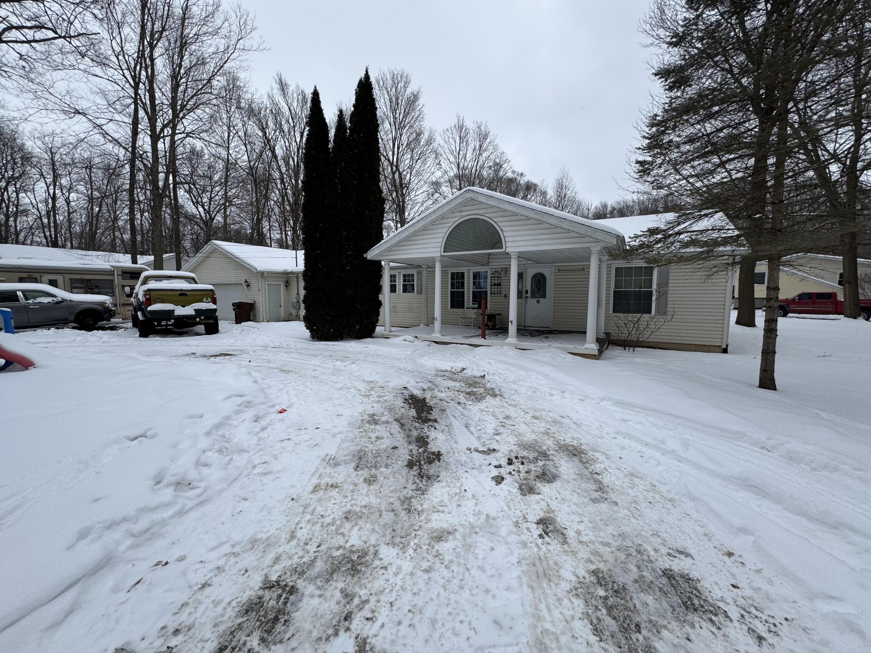 125 Coxon Street Concord, MI 49237 - Photo 1 of 21 IMG_3911