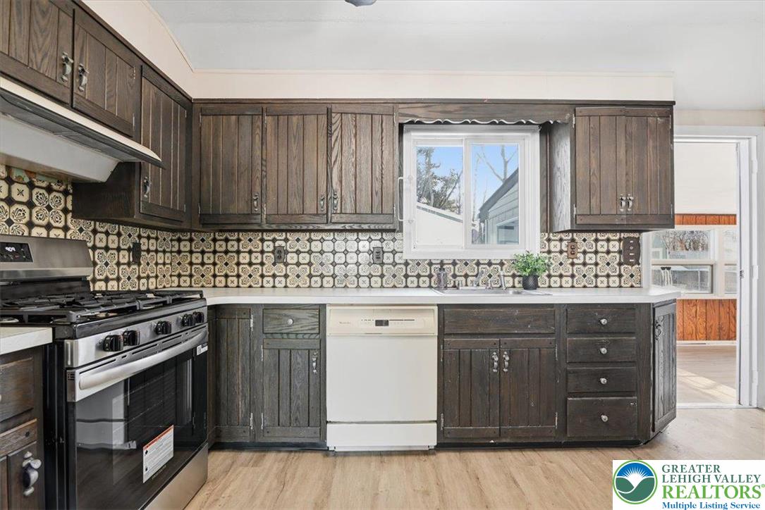 1333 Ridge Trail Easton, PA 18040 - Photo 7 of 34 a kitchen with a sink stove and cabinets