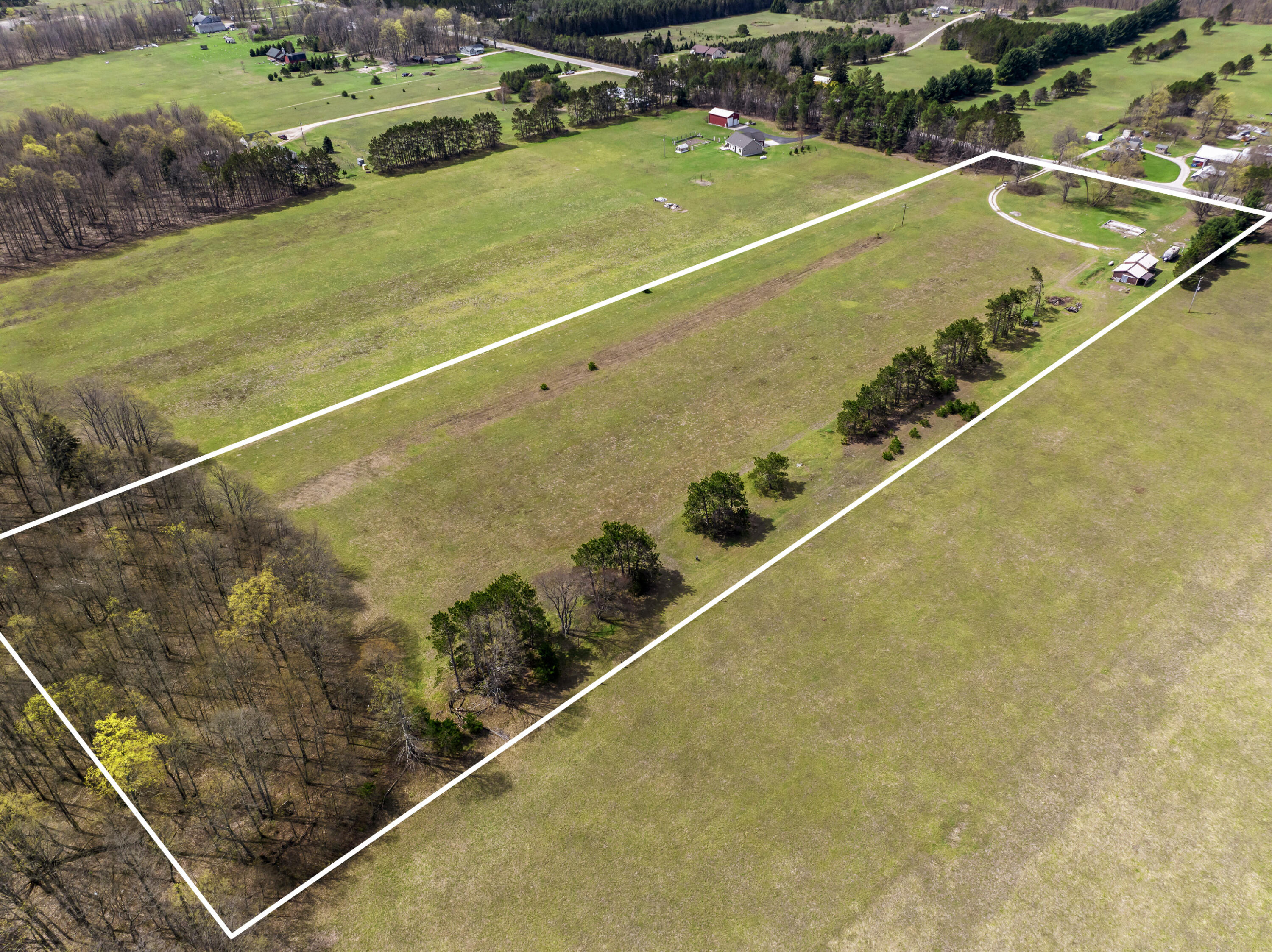 167 North Pioneer Road Beulah, MI 49617 - Photo 3 of 14 DJI_20260427121804_0088_D
