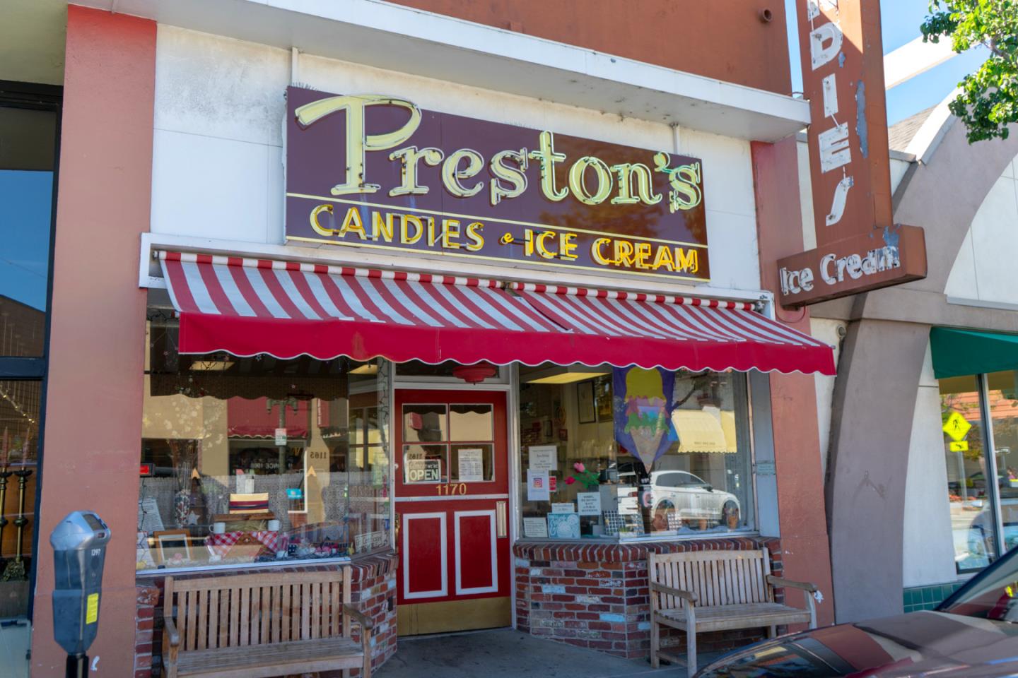 525 Almer Road, Unit 210 Burlingame, CA 94010 - Photo 34 of 36 a cafe on the corner of the street