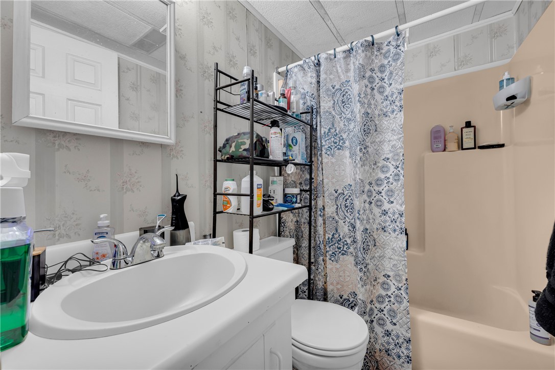 150 Newberry Road Walhalla, SC 29691 - Photo 22 of 47 A well-maintained bathroom with a sleek vanity and a shower-tub combination.