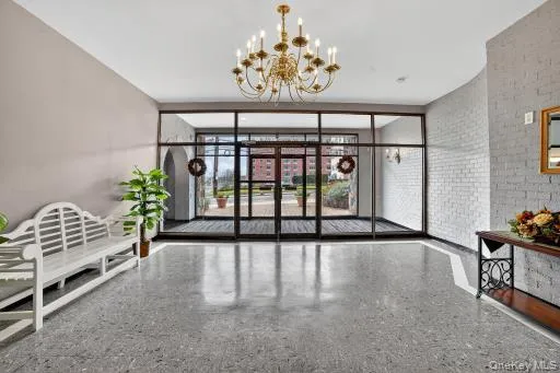 a view of entryway with a flower pot