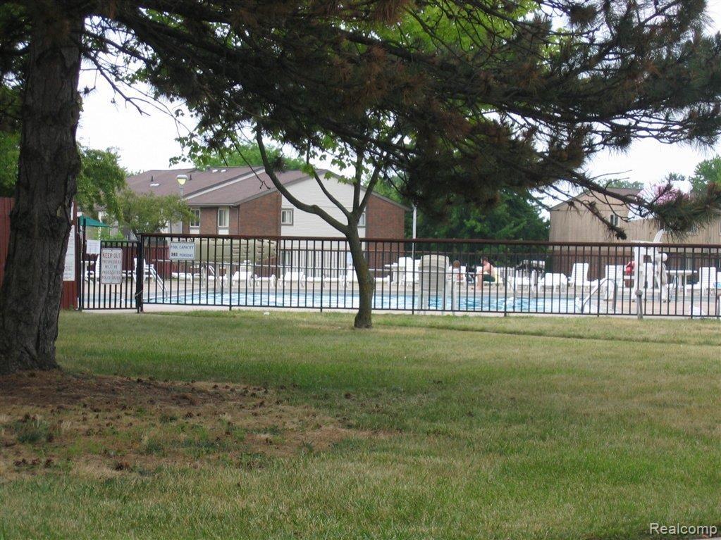 2876 Sandhurst Rochester, MI 48307 - Photo 20 of 21 Common Pool.JPG