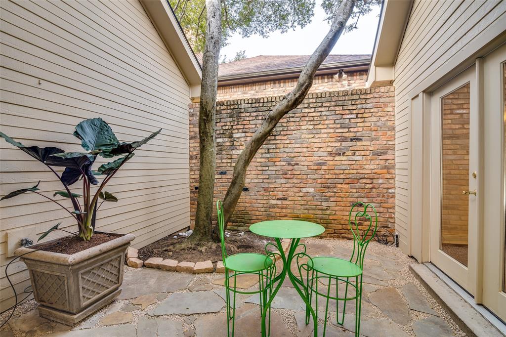 6027 High Court Place Dallas, TX 75254 - Photo 14 of 26 a view of a chairs and table in the balcony