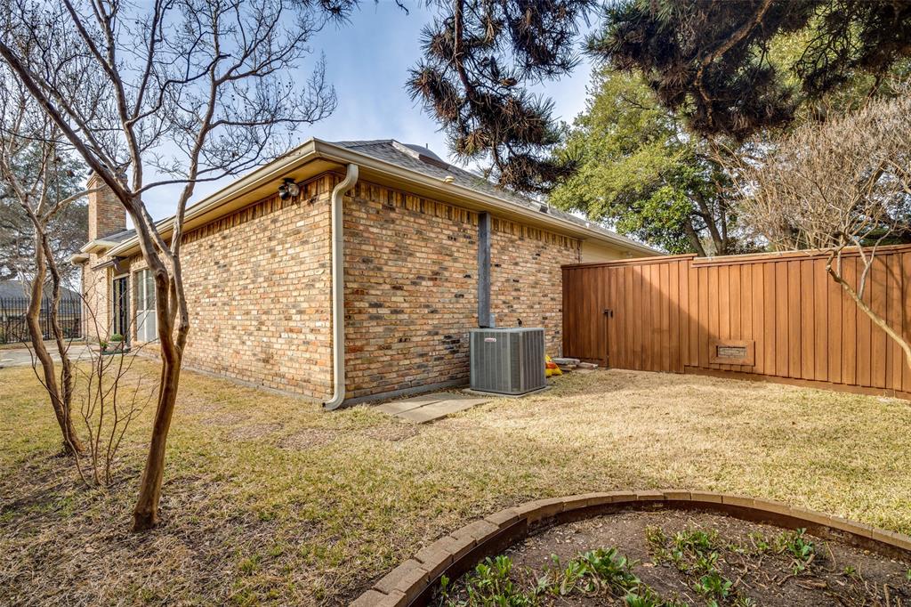 6027 High Court Place Dallas, TX 75254 - Photo 24 of 26 a view of backyard with large tree and wooden fence