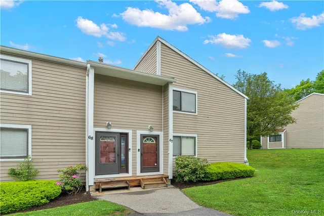 a view of a house with a yard