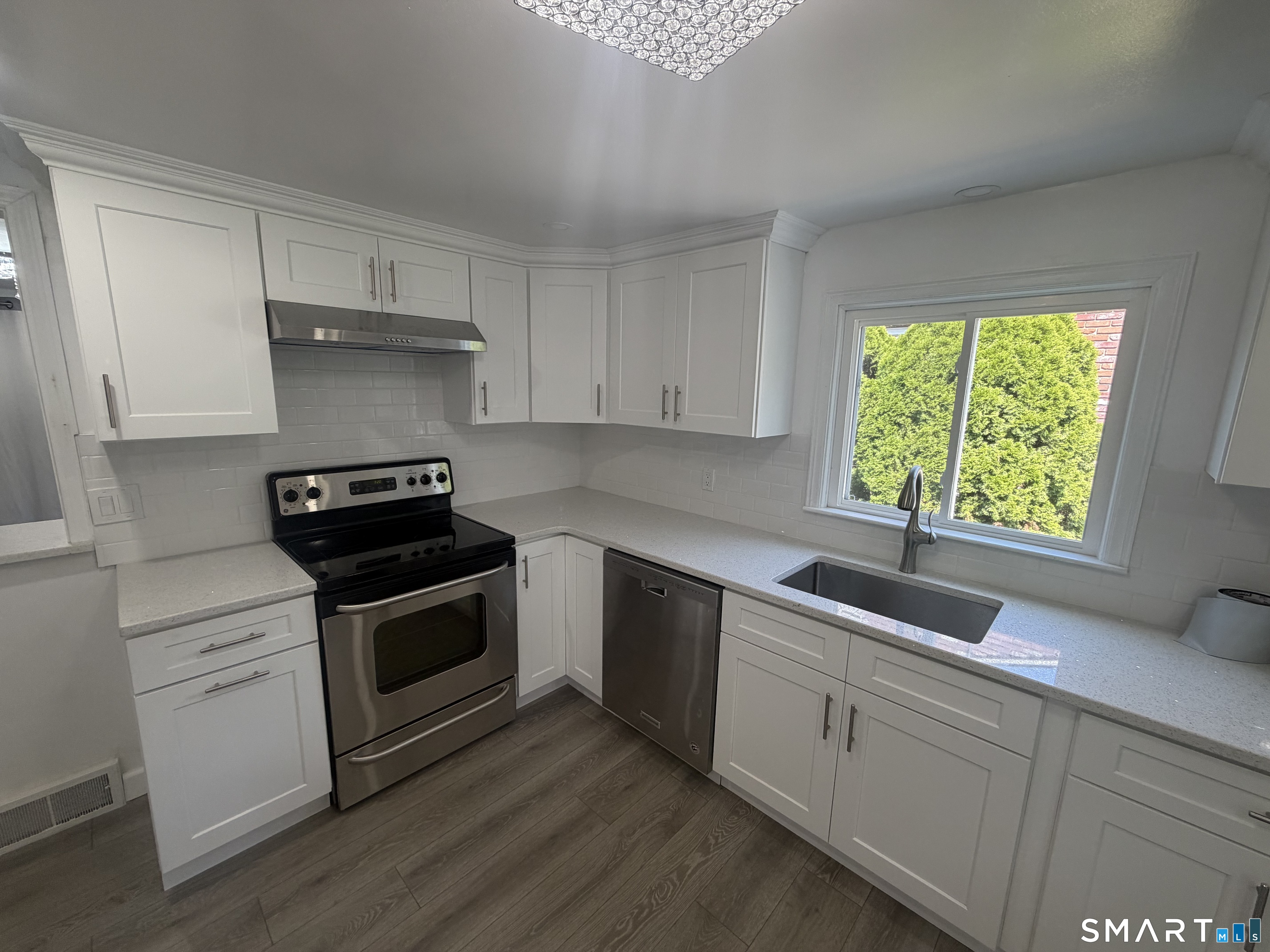 Undisclosed Address Waterbury, CT 06708 - Photo 6 of 20 Gallery Image 6