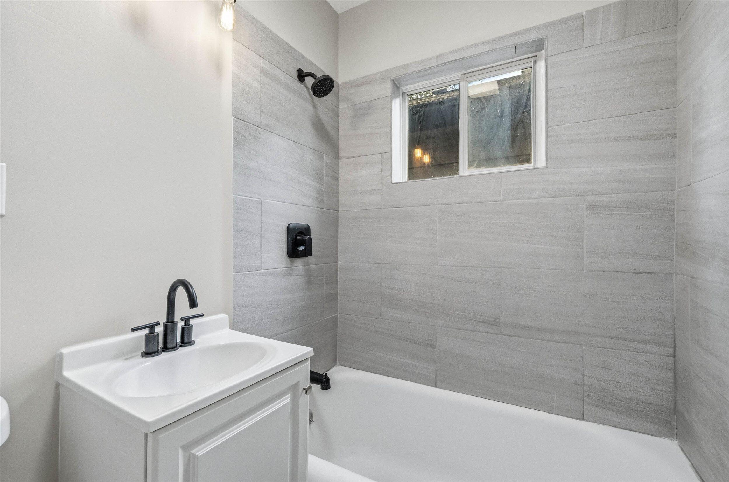 2419 North 53rd Street Milwaukee, WI 53210 - Photo 16 of 28 16-Bathroom