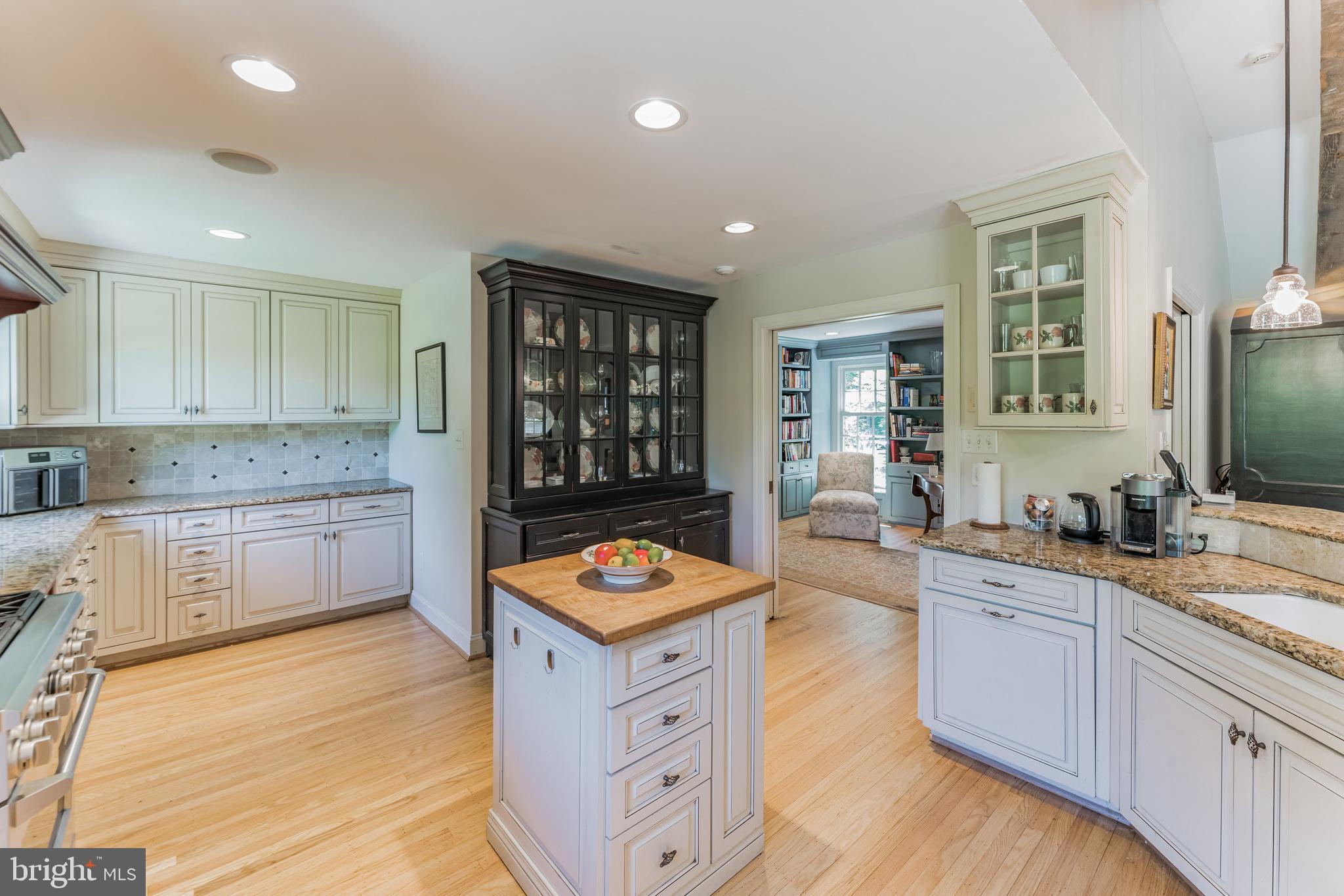 318 Chamounix Road Wayne, PA 19087 - Photo 17 of 37