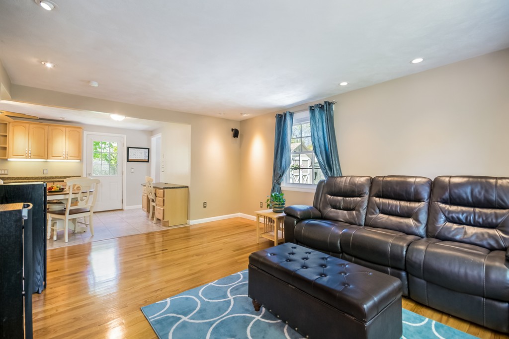 136 Tioga Street Springfield, MA 01128 - Photo 5 of 24 Gallery Image 5