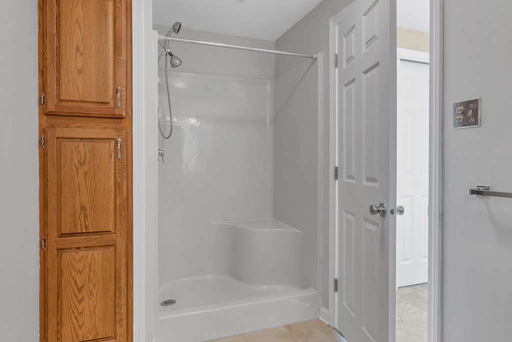307 Ridgefield Circle, Unit A Clinton, MA 01510 - Photo 32 of 42 a bathroom with a bathtub