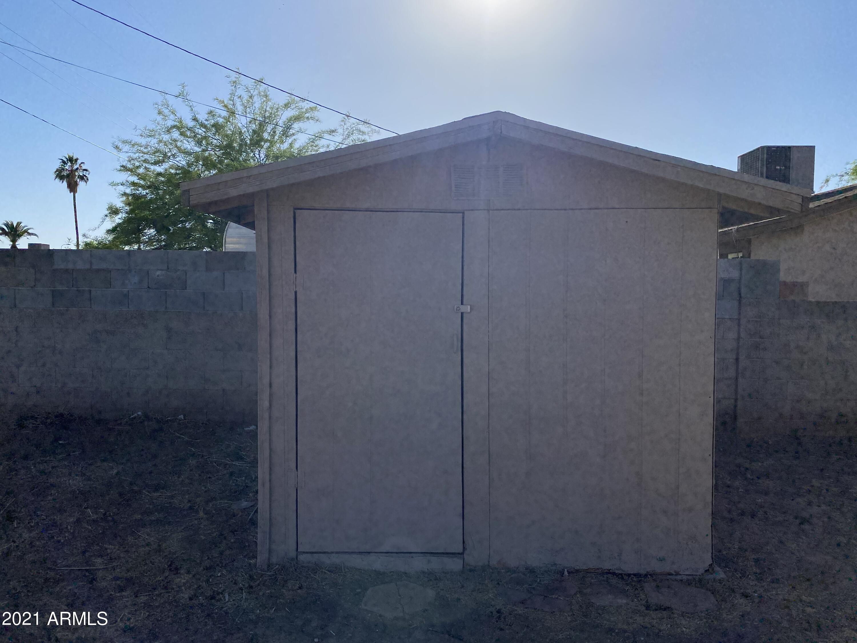 1915 East Chipman Road Phoenix, AZ 85040 - Photo 17 of 19 Shed