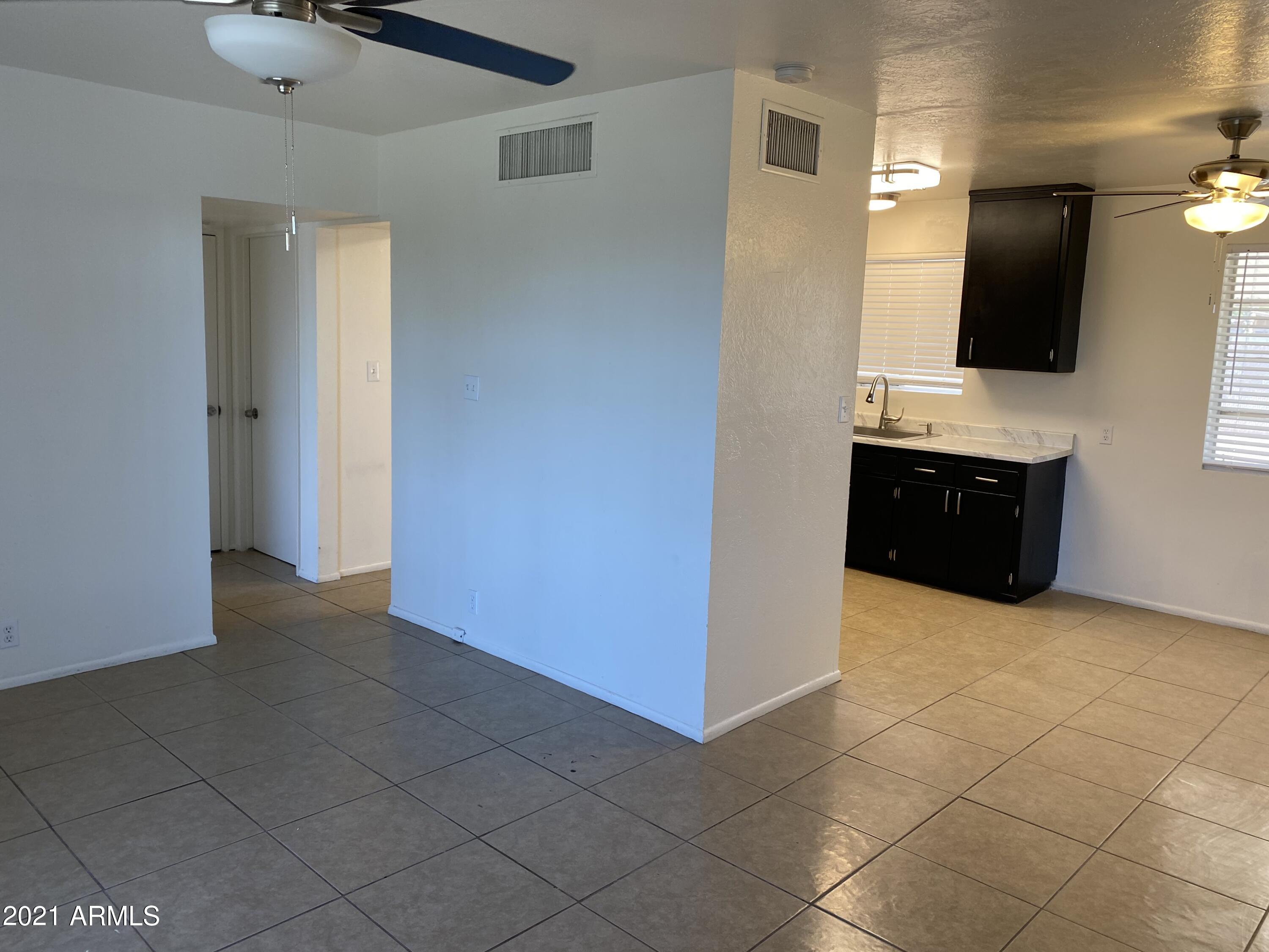 1915 East Chipman Road Phoenix, AZ 85040 - Photo 4 of 19 image_50377985