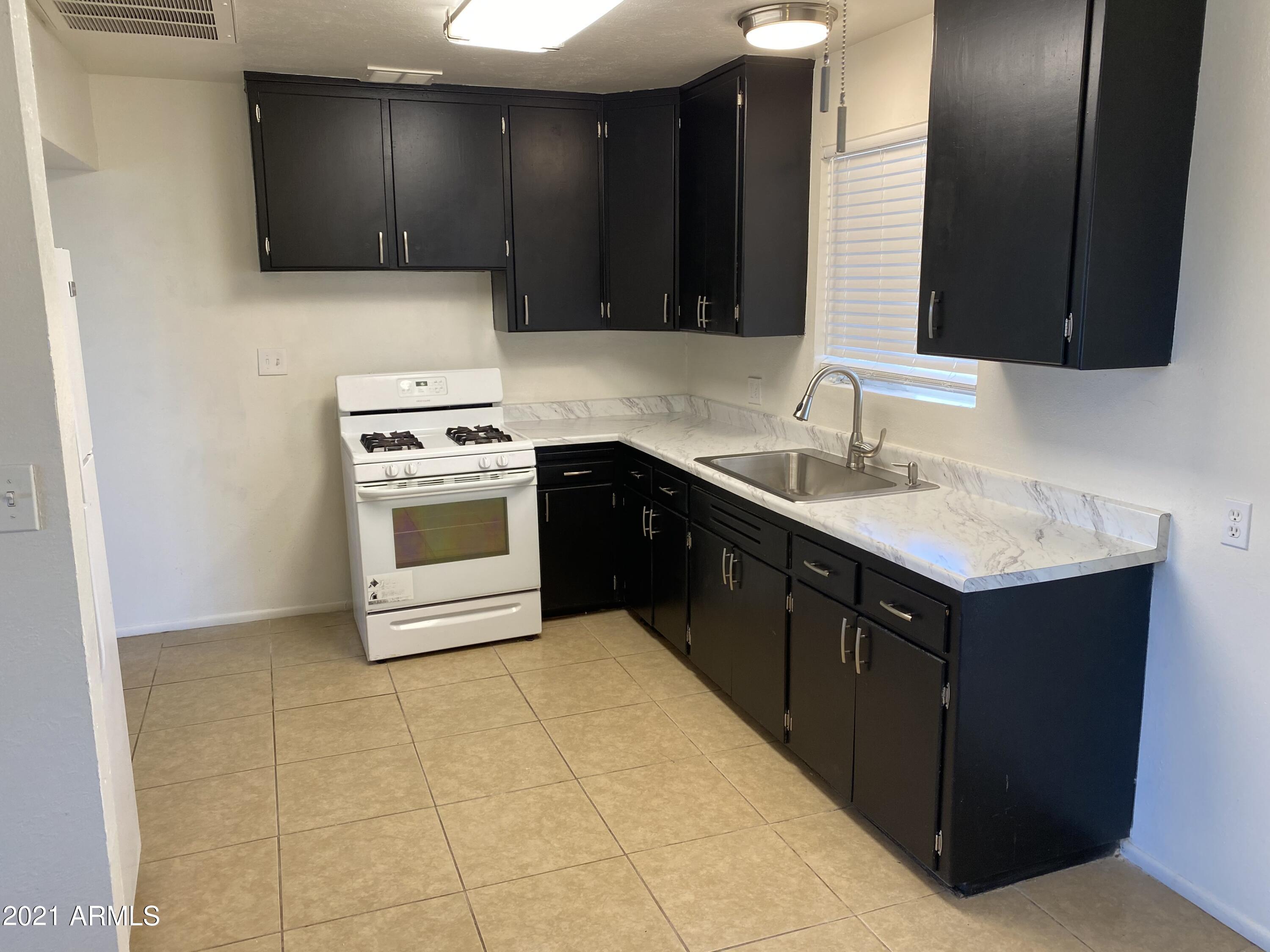 1915 East Chipman Road Phoenix, AZ 85040 - Photo 9 of 19 image_50427905