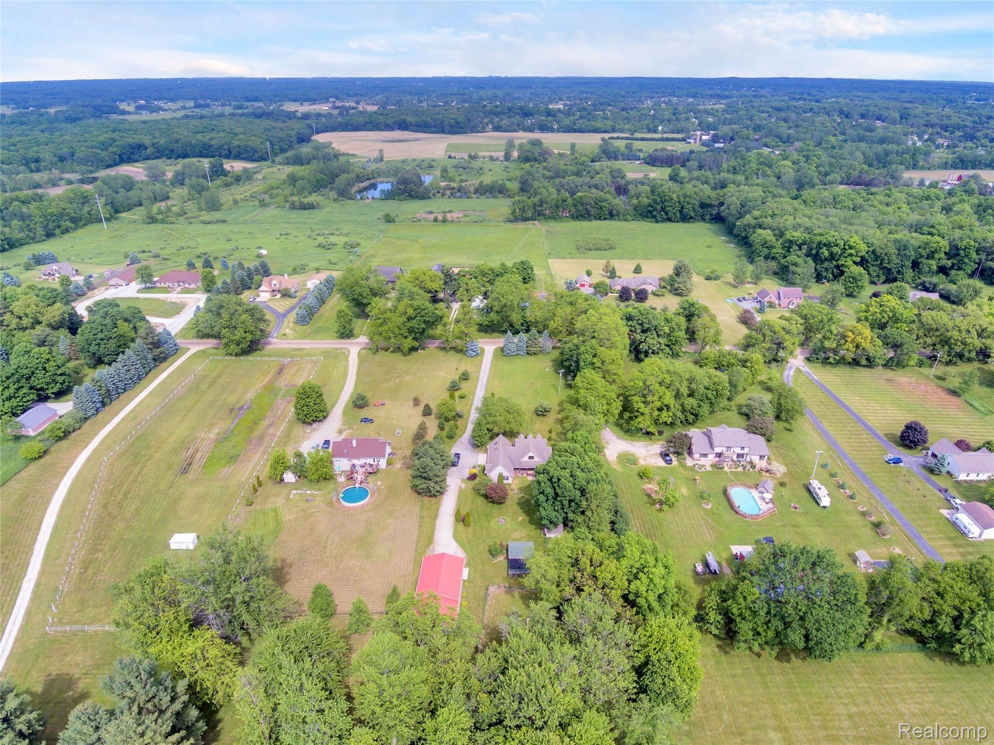 3250 Pingree Road Howell, MI 48843 - Photo 66 of 72 pAjkcBgk.jpeg