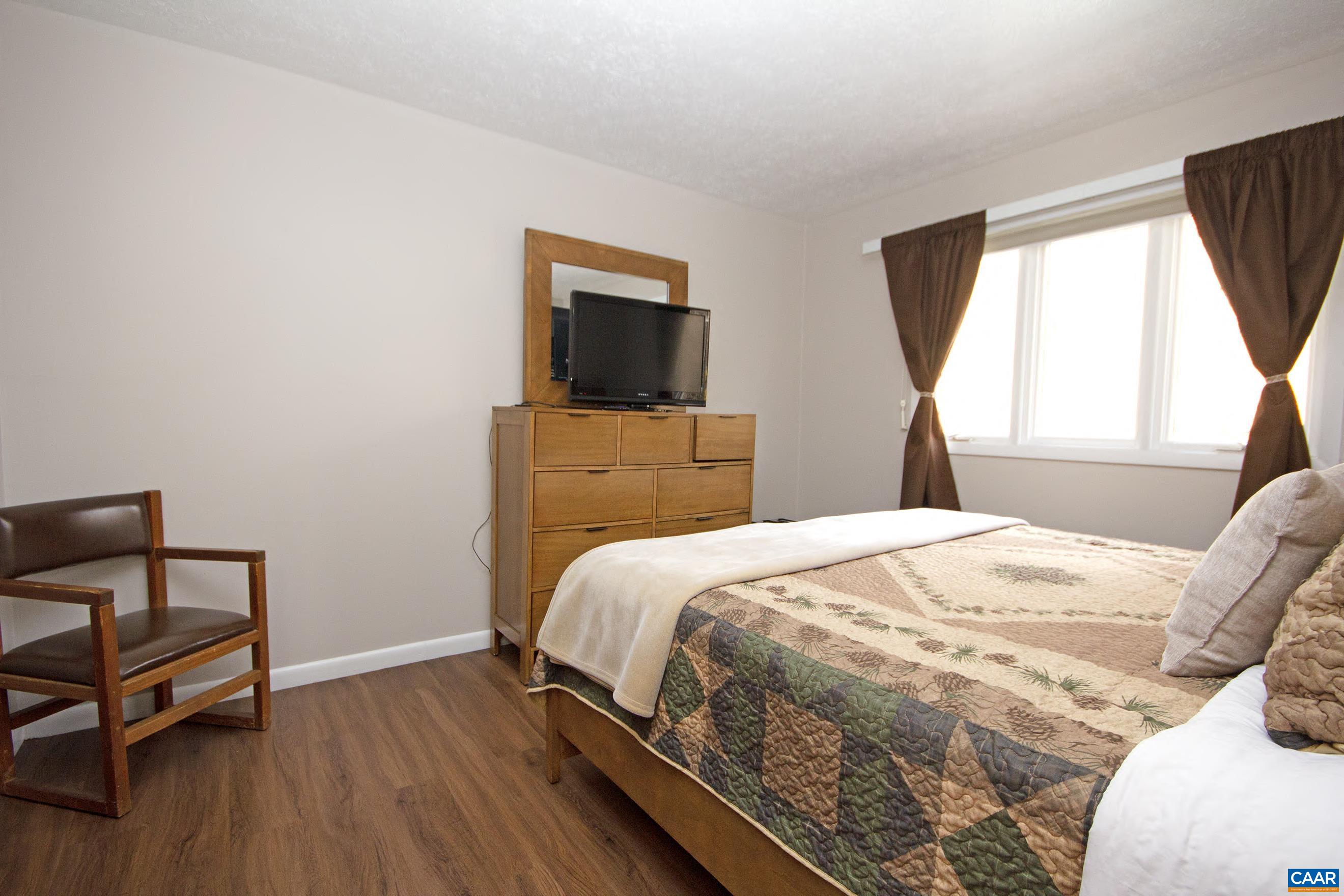 487 3 Ridges Roseland, VA 22967 - Photo 12 of 20 a bedroom with a bed and a window